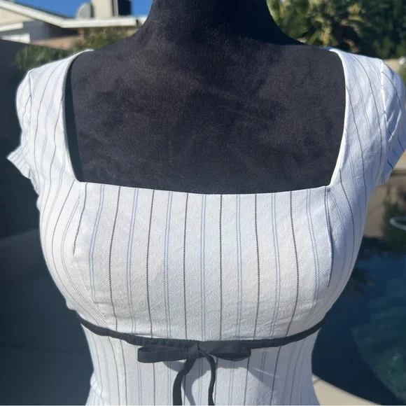 B. Darlin
Pinstripe Square Neck Mini Dress Tie Back Empire Waist
Size 3/4 - Picture 4 of 15